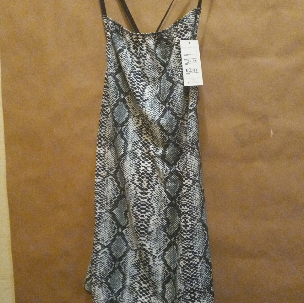 Brand new Criss Cross Back  nightgown size 2x3x adjustable straps new